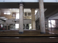 The wonderfully fake marble pillars in Whitby church
